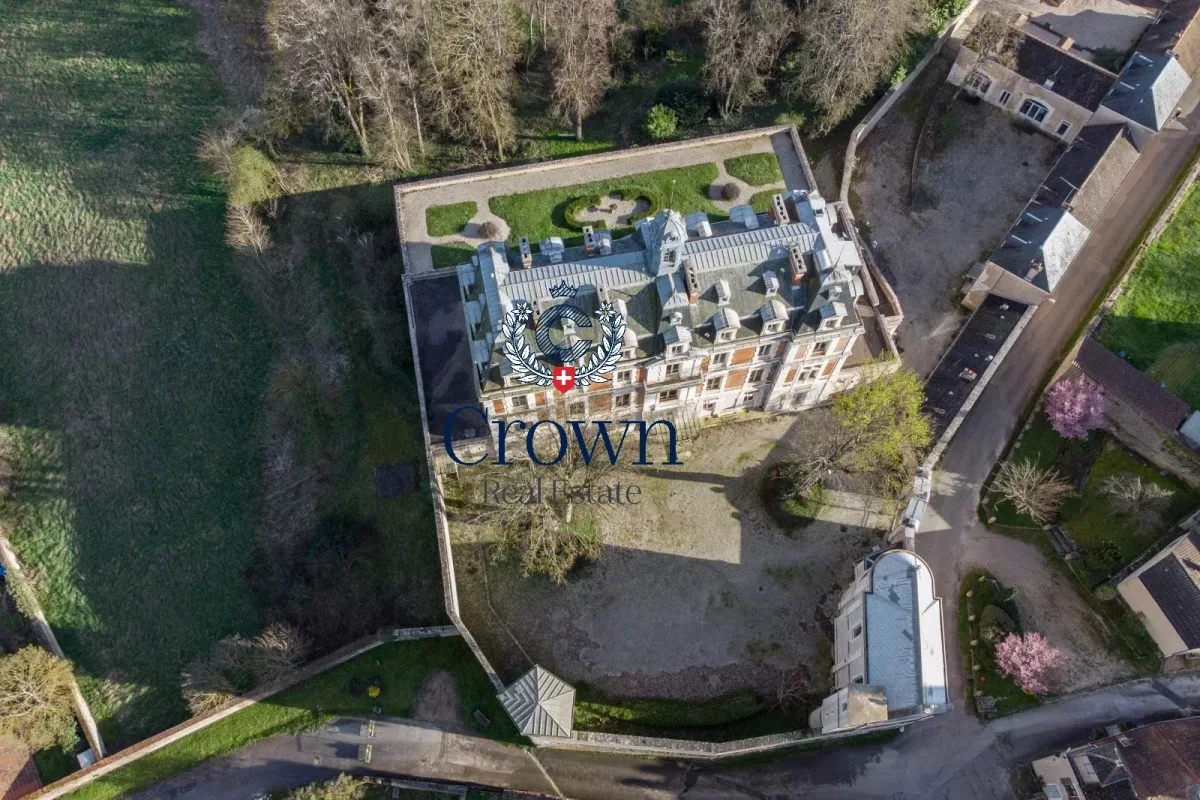 Prestigious Château Estate with Parkland and Vineyards in Rully — 2