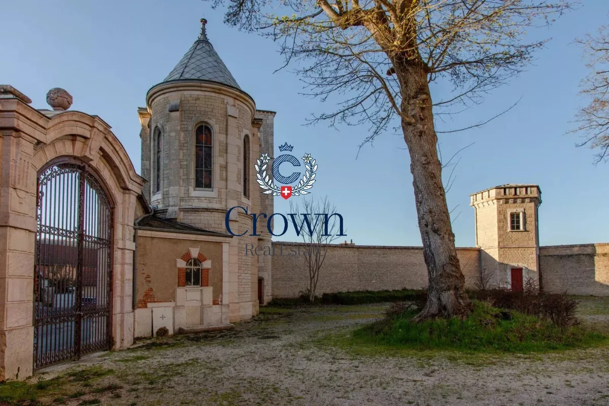 Prestigious Château Estate with Parkland and Vineyards in Rully — 4