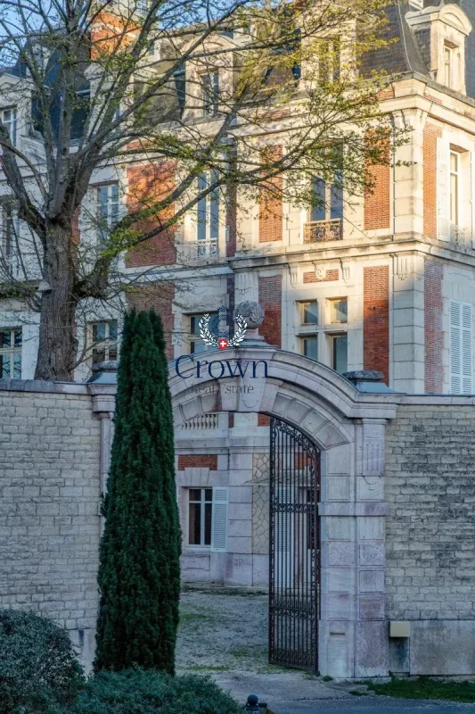 Prestigious Château Estate with Parkland and Vineyards in Rully — 5