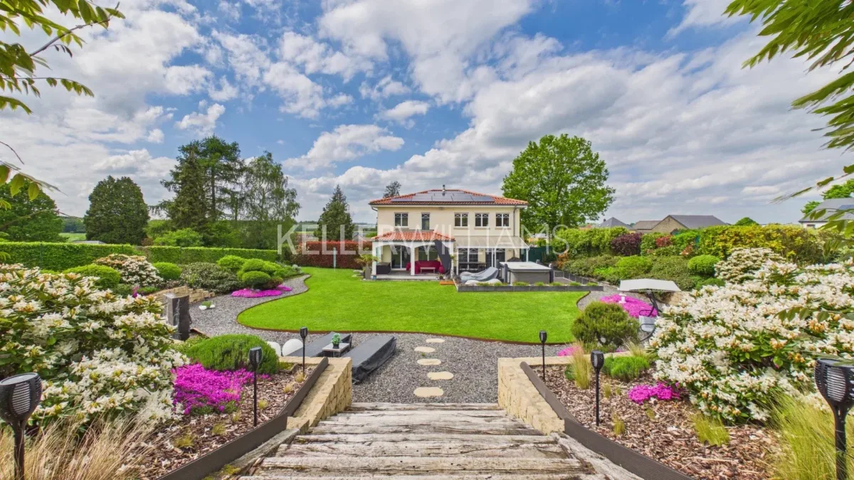 Prestigious Villa with Panoramic Views in Capellen, Luxembourg — 2