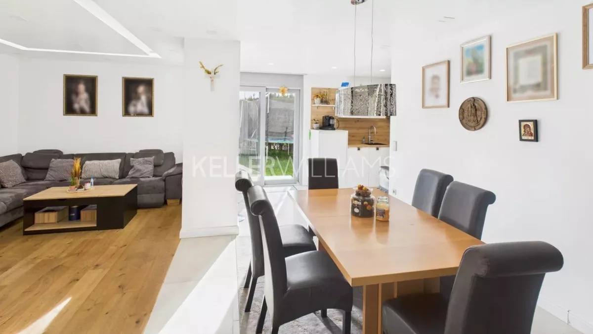 Prestigious House with Independent Penthouse Apartment in Heisdorf — 3