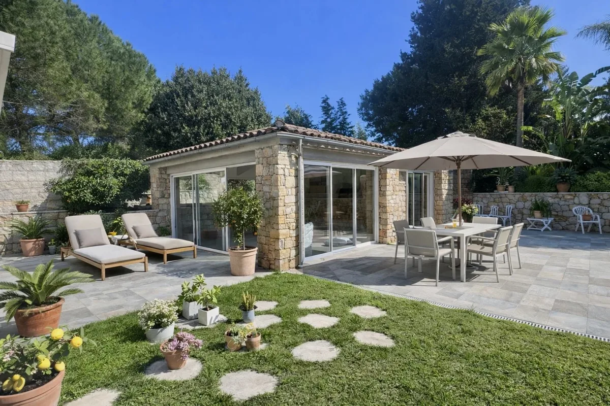 Prestigious Villa with Pool in a Secure Mougins Estate — 2