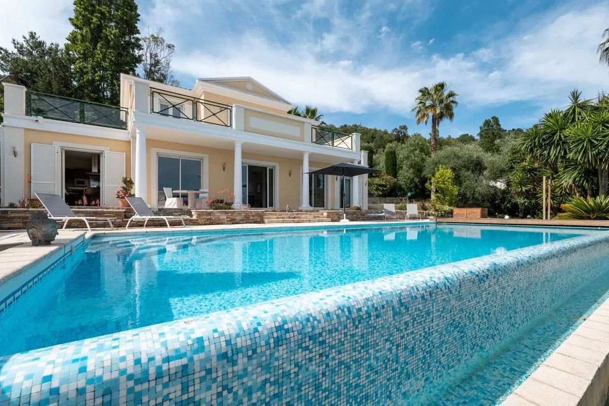 Prestigious Villa with Heated Pool and Sea Views in Falicon — 1