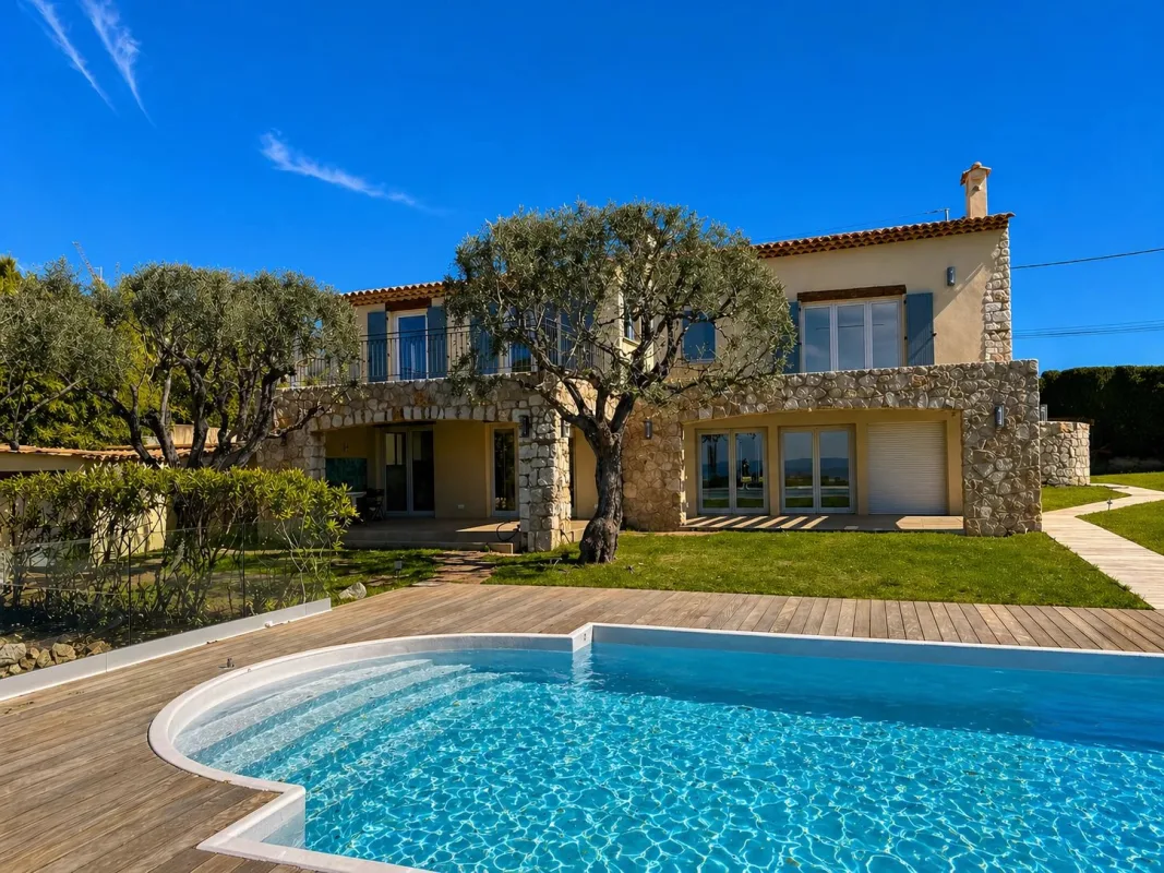 Prestigious Villa with Panoramic Sea Views in Villefranche-sur-Mer — 1