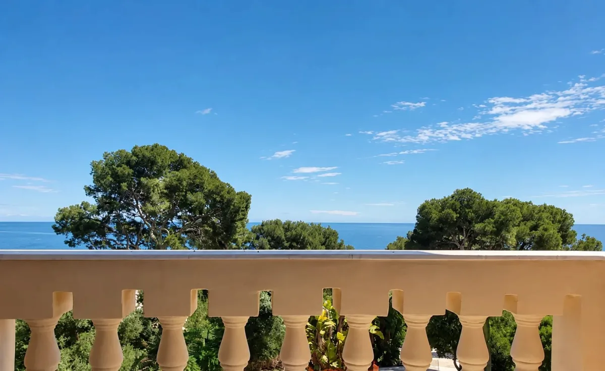 Prestigious Sea-View Apartment in Roquebrune-Cap-Martin — 5