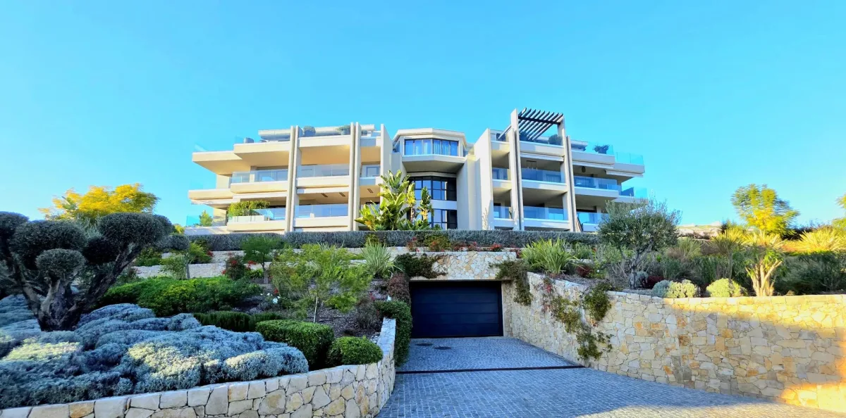 Prestigious Cannes Eden Apartment with Sea Views & Garden — 2