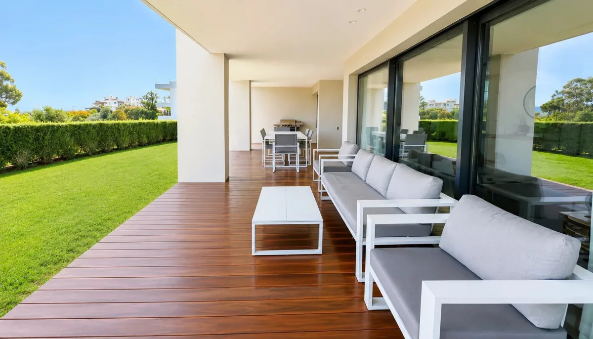 Prestigious Cannes Eden Apartment with Sea Views & Garden — 5