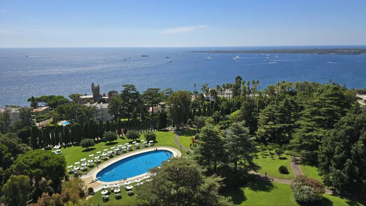 Title: Prestigious Duplex with Panoramic Sea Views in Cannes Californie — 3