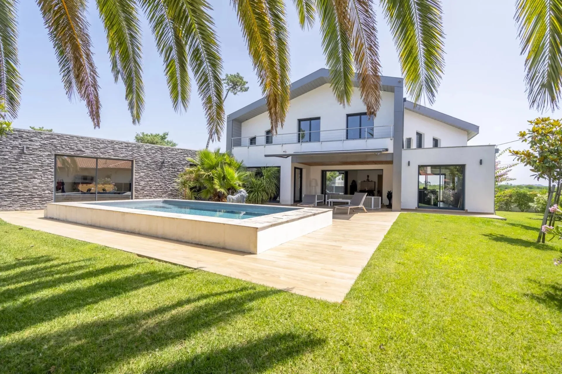 Prestigious Contemporary Villa with Heated Pool in Anglet — 1