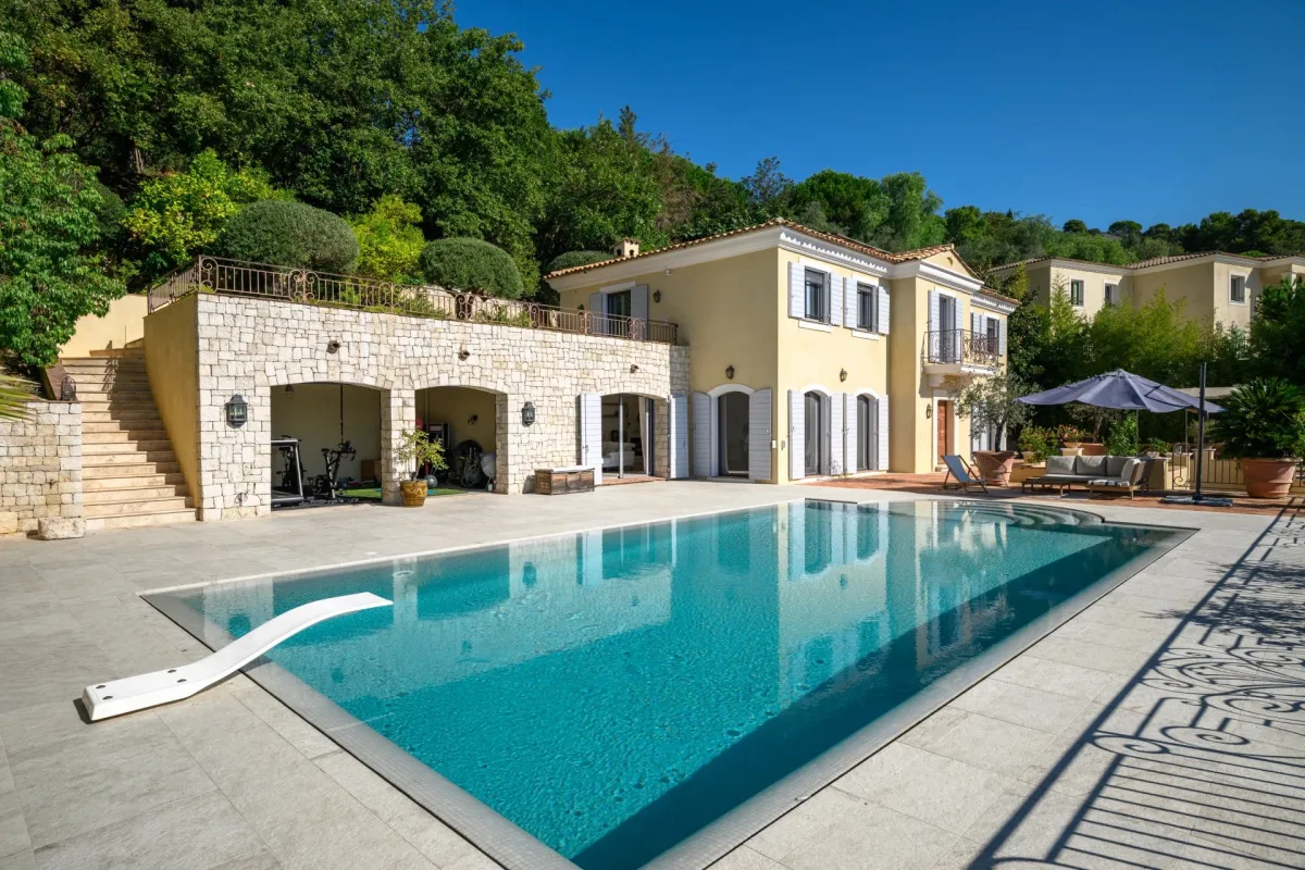 Prestigious Villa with Panoramic Sea Views in Gairaut, Nice — 1