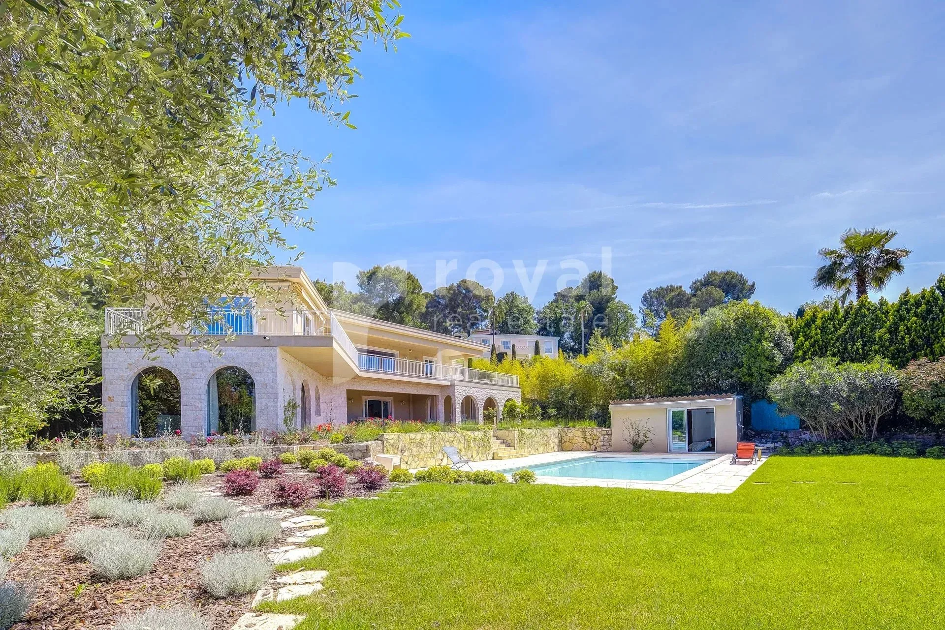 Renovated Prestige Villa in the Heart of a Golf Resort — 1