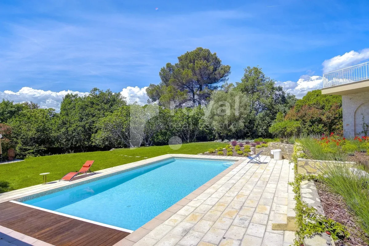 Renovated Prestige Villa in the Heart of a Golf Resort — 2
