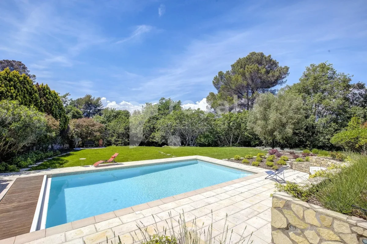 Renovated Prestige Villa in the Heart of a Golf Resort — 3