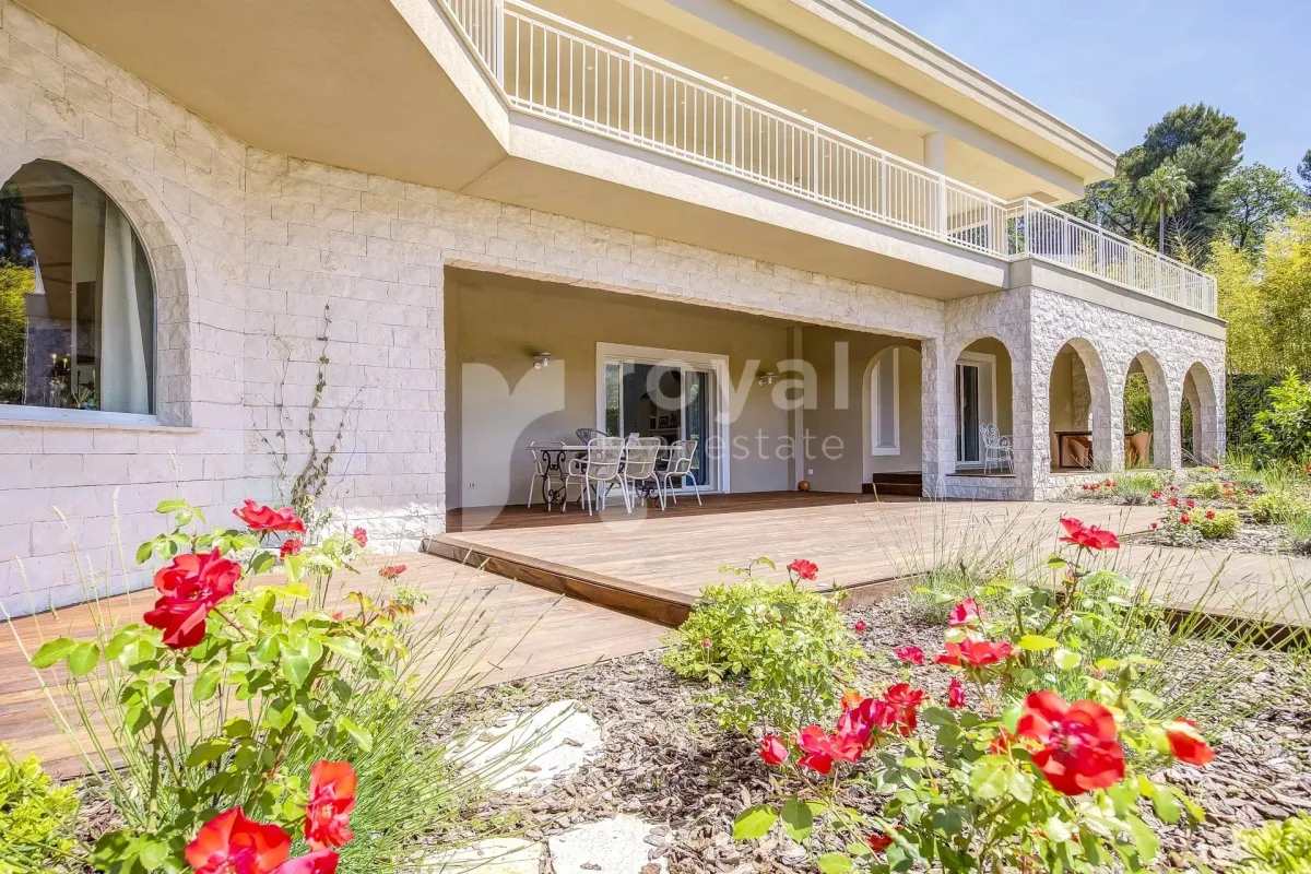 Renovated Prestige Villa in the Heart of a Golf Resort — 4