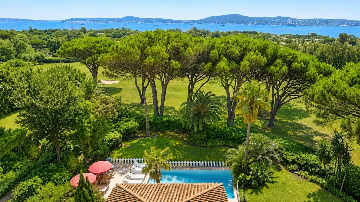 Prestigious Sea-View Villa in Les Parcs de Beauvallon, Grimaud — 1