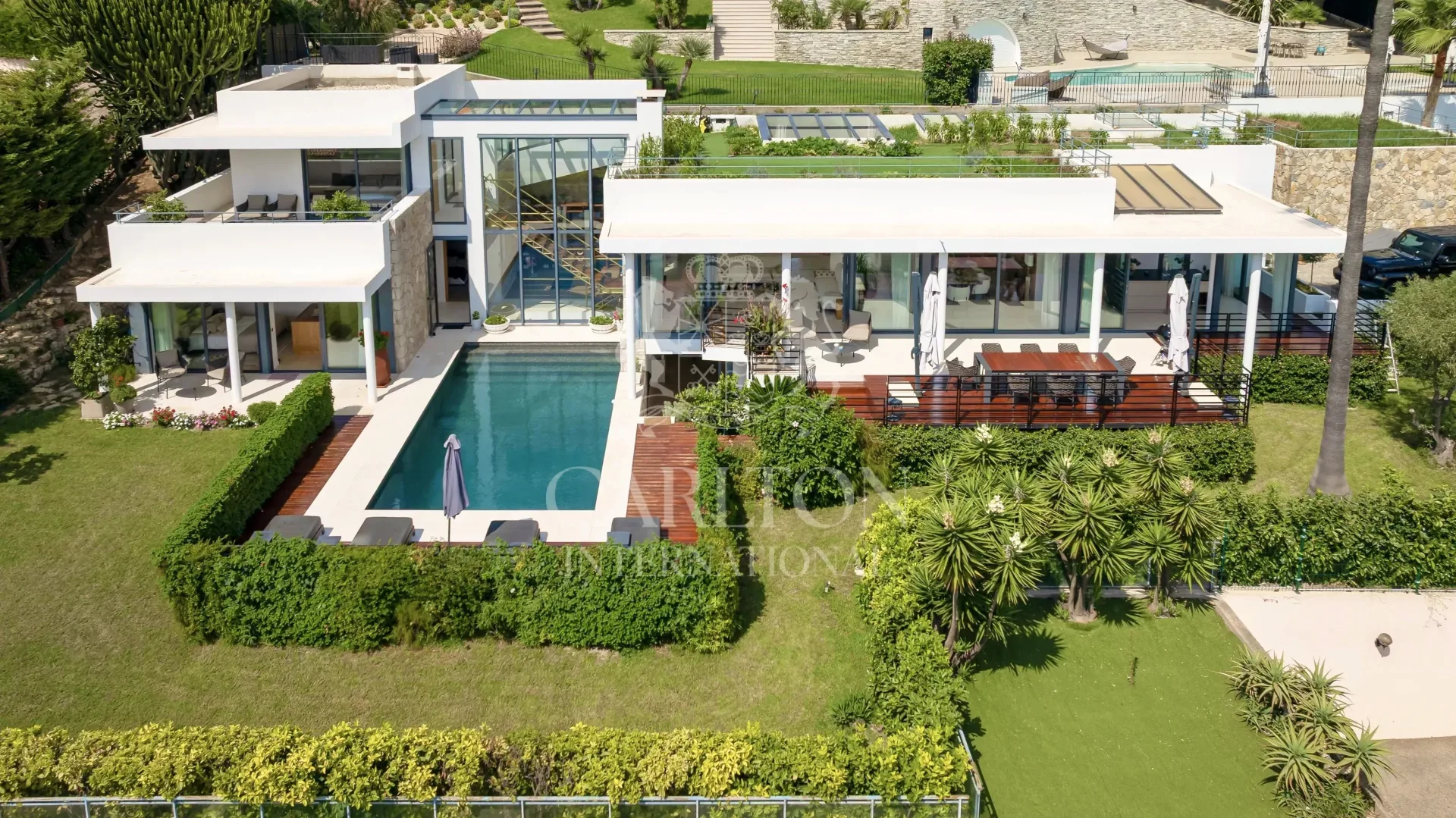 Prestigious Contemporary Villa with Sea Views in Èze — 1