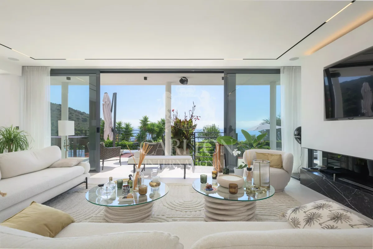 Prestigious Contemporary Villa with Sea Views in Èze — 2