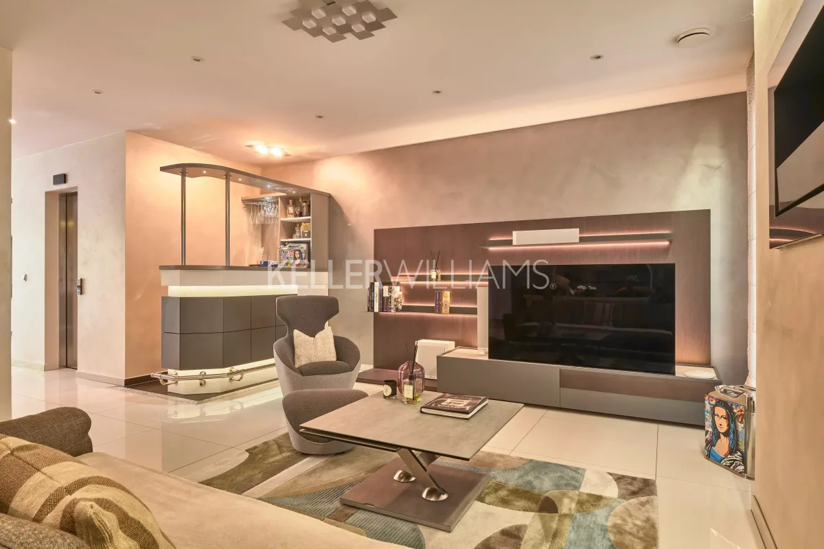 Prestigious Luxury Villa in Luxembourg with Indoor Pool & Sauna — 1