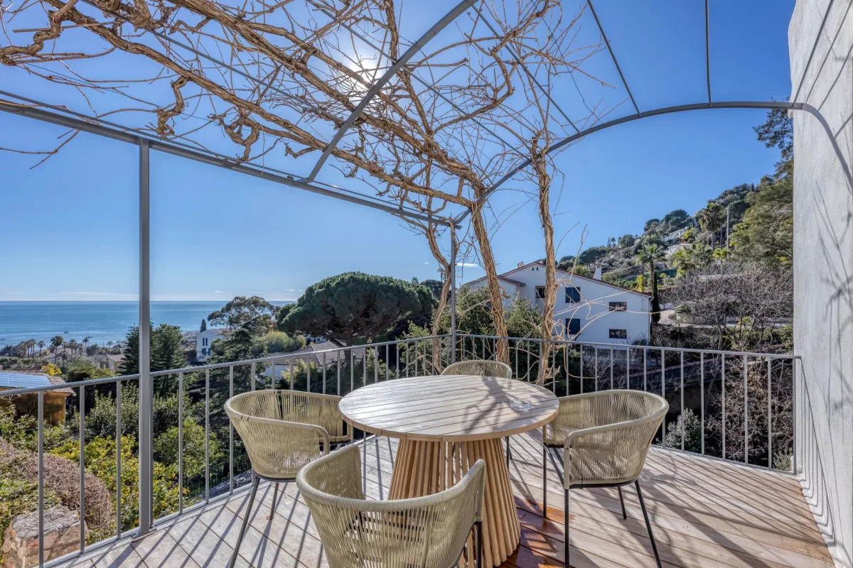 Prestigious Villa with Panoramic Sea Views in Golfe-Juan — 2