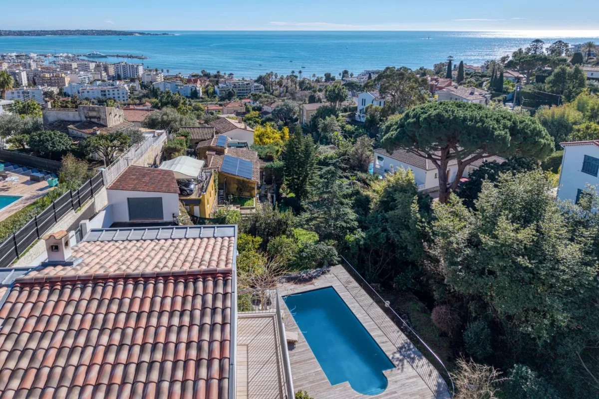 Prestigious Villa with Panoramic Sea Views in Golfe-Juan — 3