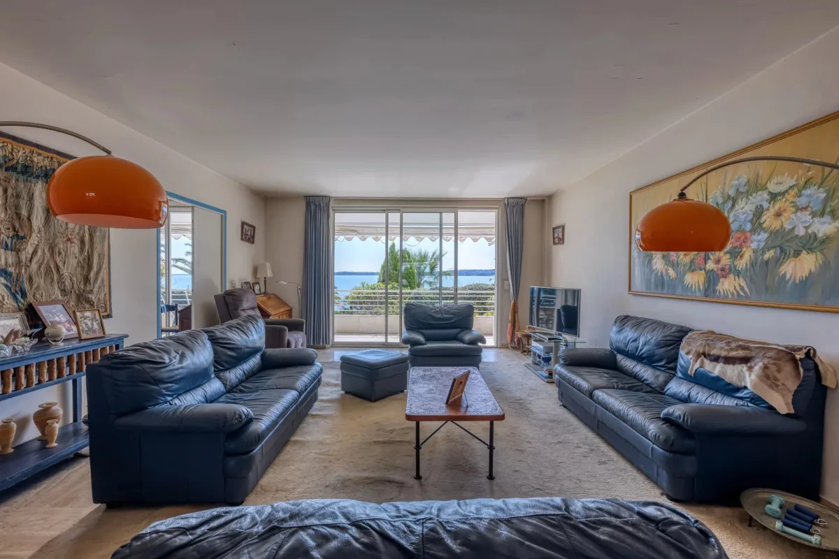 Prestigious Sea-View Apartment in Cannes Palm Beach — 3