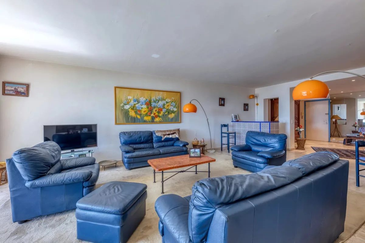 Prestigious Sea-View Apartment in Cannes Palm Beach — 4
