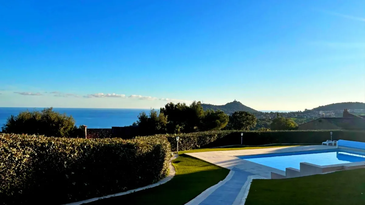 Prestigious Villa with Panoramic Sea Views in Agay, French Riviera — 2