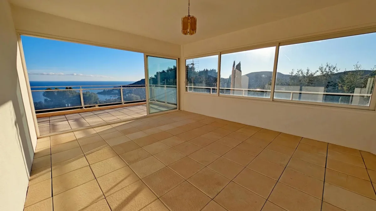 Prestigious Villa with Panoramic Sea Views in Agay, French Riviera — 4