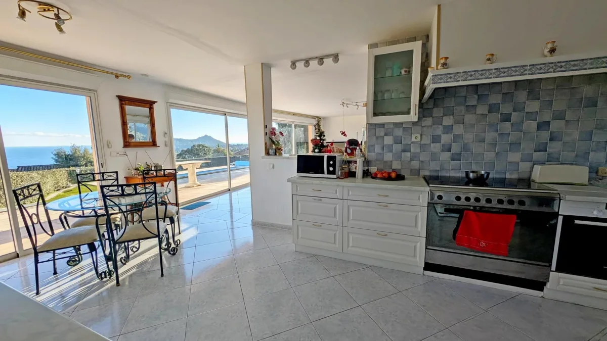Prestigious Villa with Panoramic Sea Views in Agay, French Riviera — 5