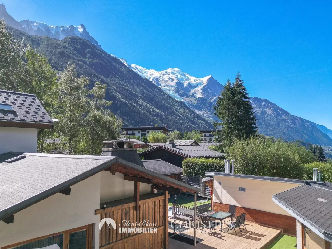 Prestigious 10-Bedroom House in the Heart of Chamonix — 3