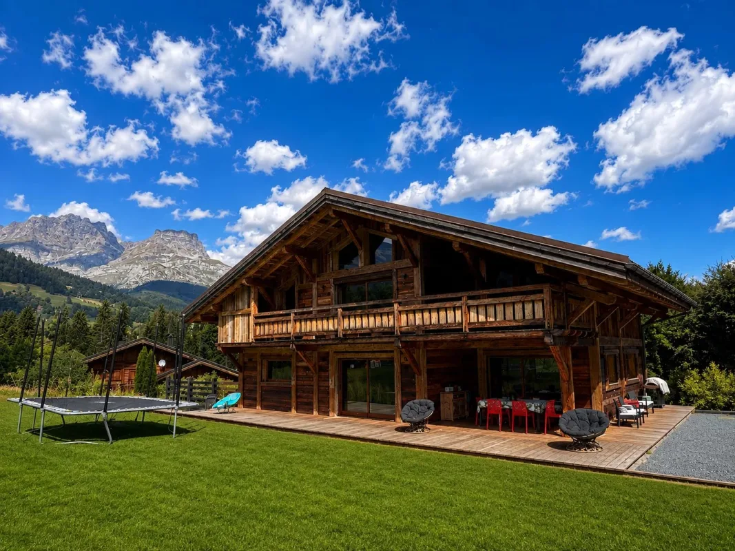 Prestigious Chalet in Combloux with Pool and Alpine Elegance — 1