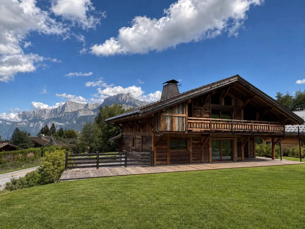 Prestigious Chalet in Combloux with Pool and Alpine Elegance — 2
