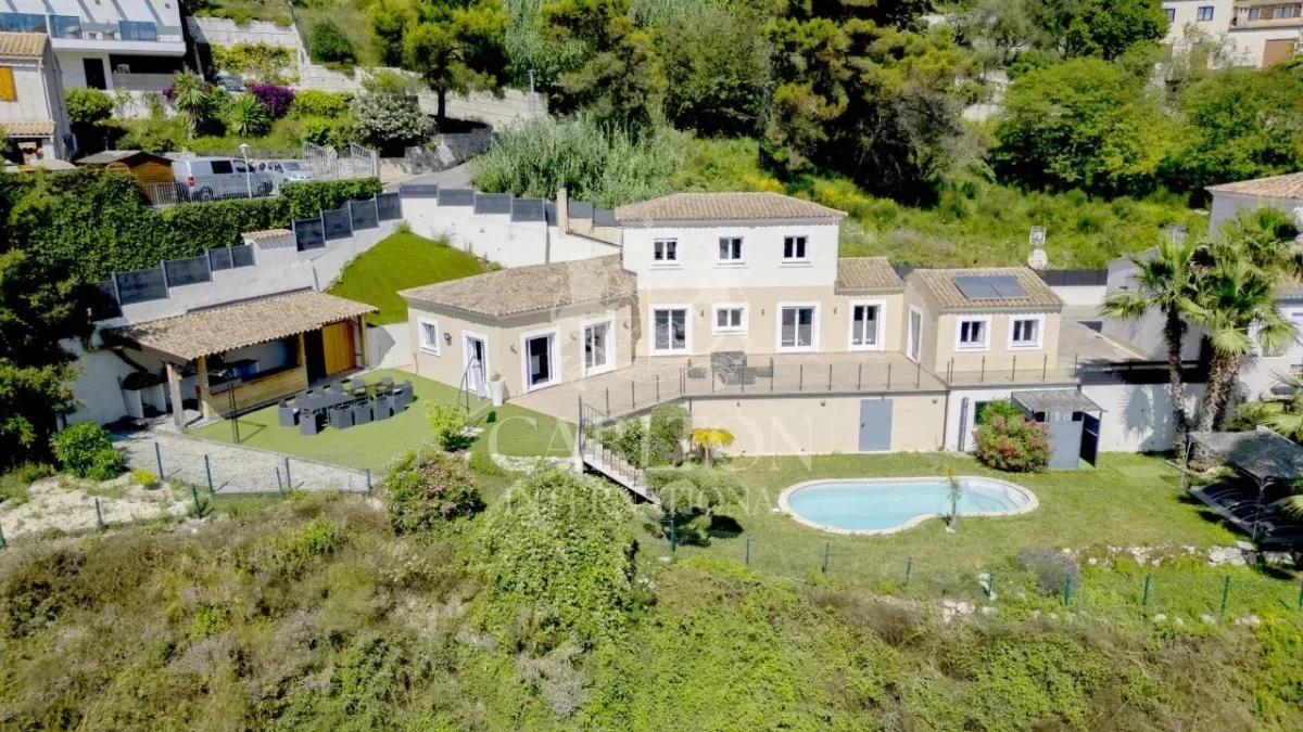 Prestigious Villa with Heated Pool and Garden in Èze — 1