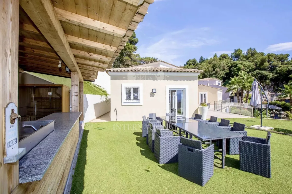 Prestigious Villa with Heated Pool and Garden in Èze — 2