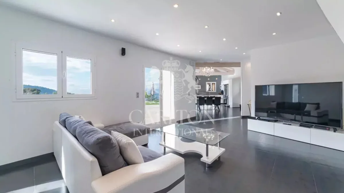 Prestigious Villa with Heated Pool and Garden in Èze — 3