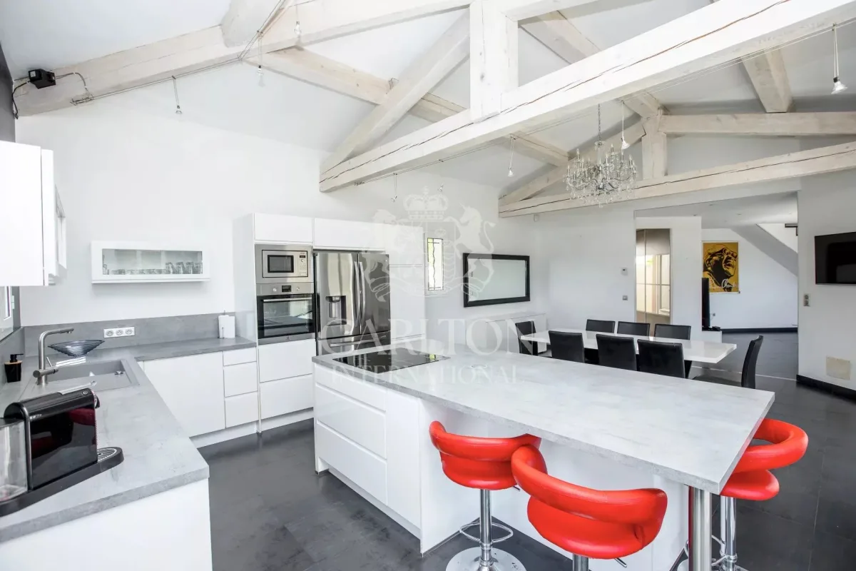 Prestigious Villa with Heated Pool and Garden in Èze — 4