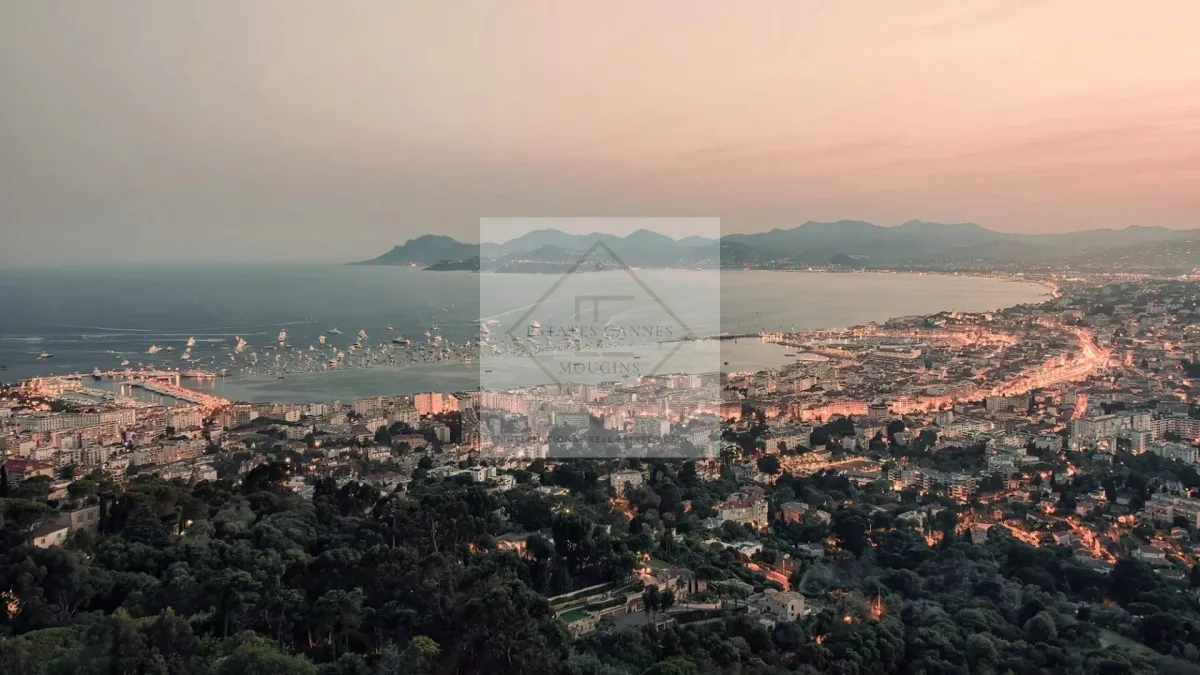 Prestigious Villa in Cannes, Private Gated Estate, 500 m² of Contemporary Luxury — 2