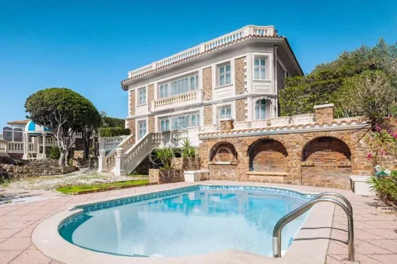 Prestige Beachfront Villa in Anthéor with Direct Sea Access — 2