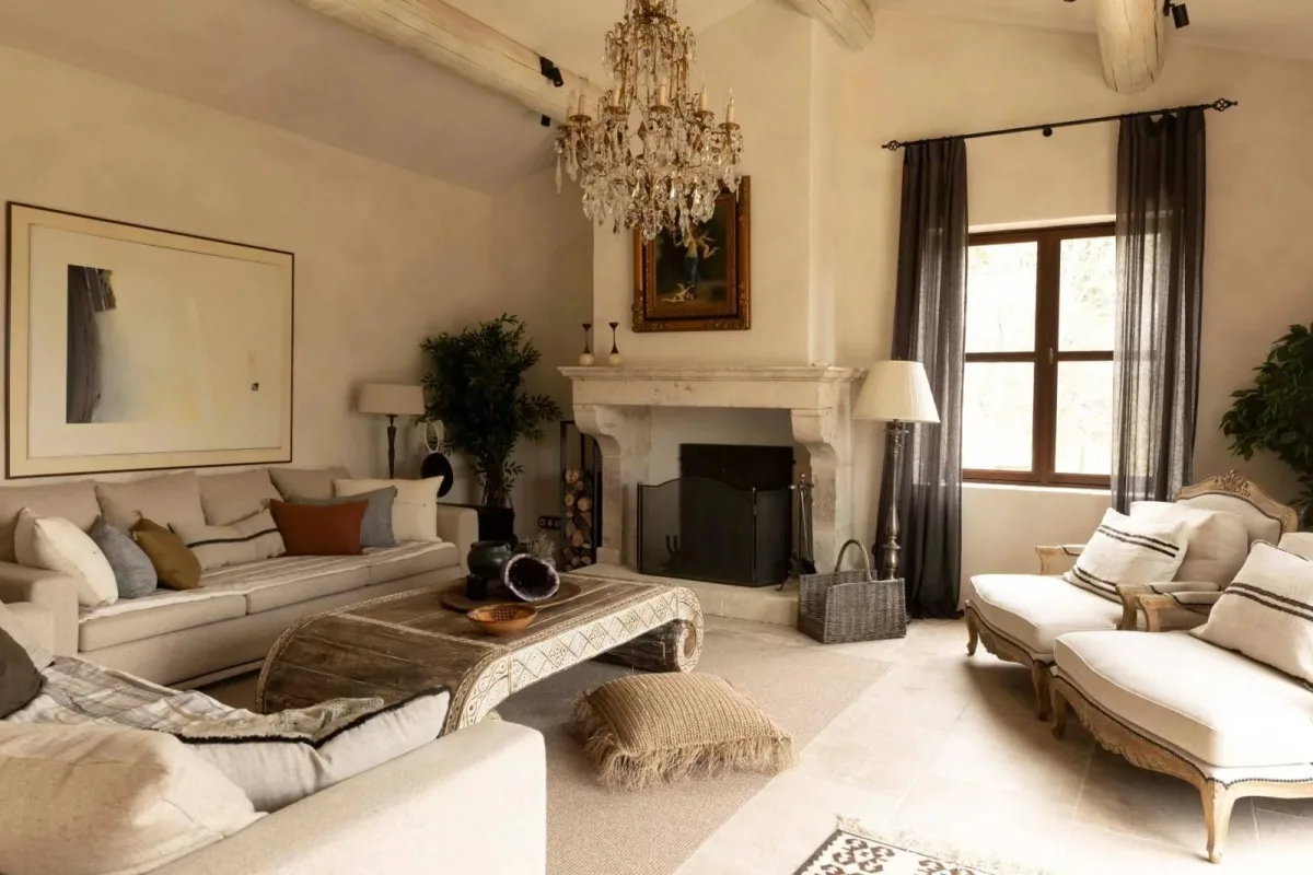 Prestigious Luberon Villa in Saint-Saturnin-lès-Apt — 2