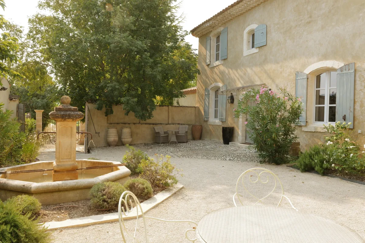 Prestigious Luberon Villa in Saint-Saturnin-lès-Apt — 4