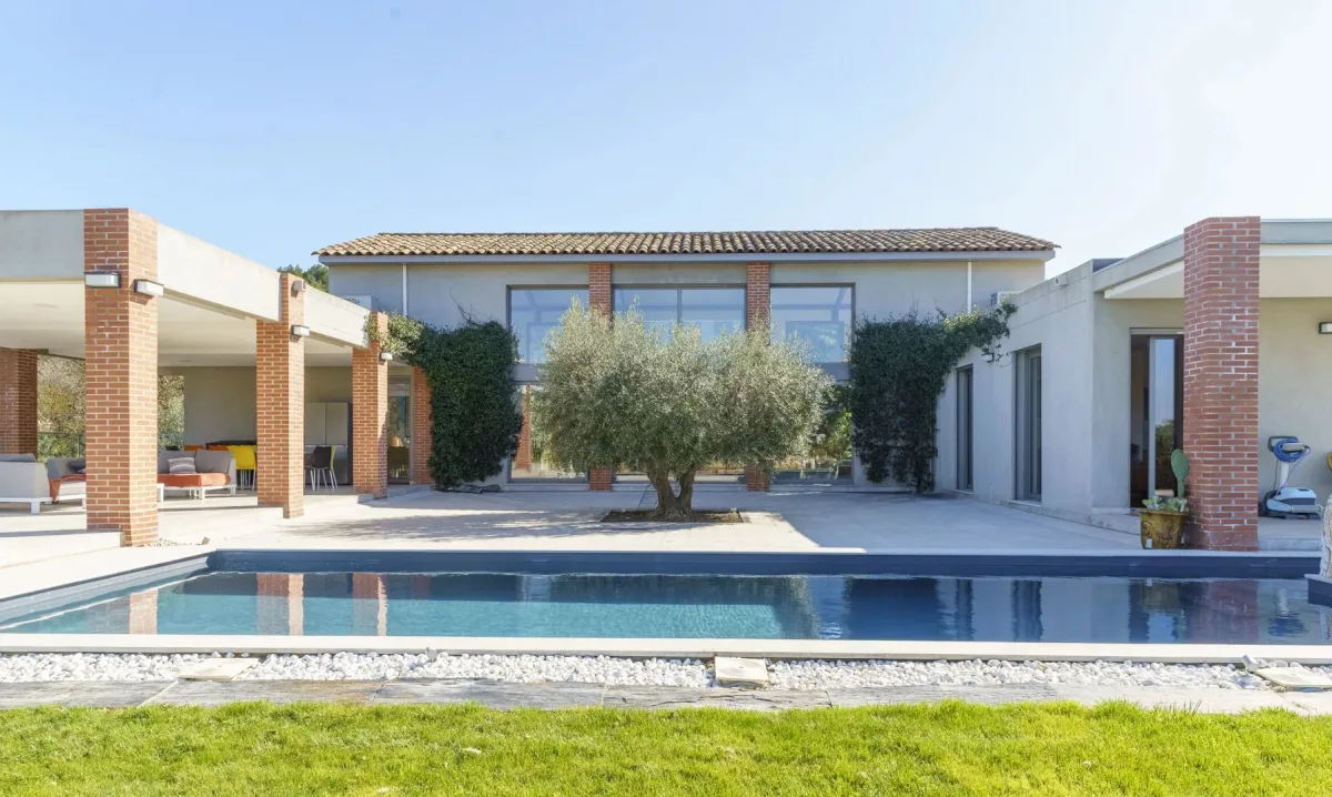 Exceptional Architect-Designed Villa near Aix-en-Provence by Jean-Paul Bernard — 4