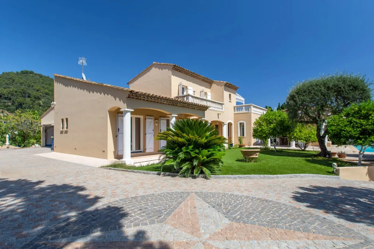 Prestigious Neo-Provençal Villa in Villefranche-sur-Mer — 1