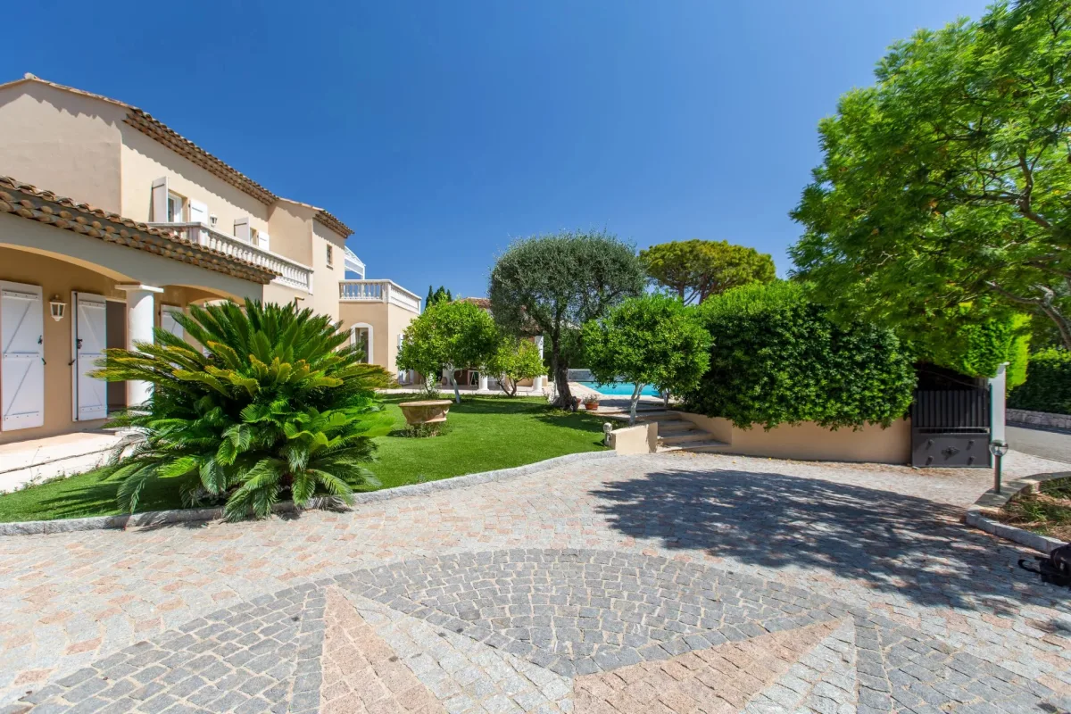 Prestigious Neo-Provençal Villa in Villefranche-sur-Mer — 2