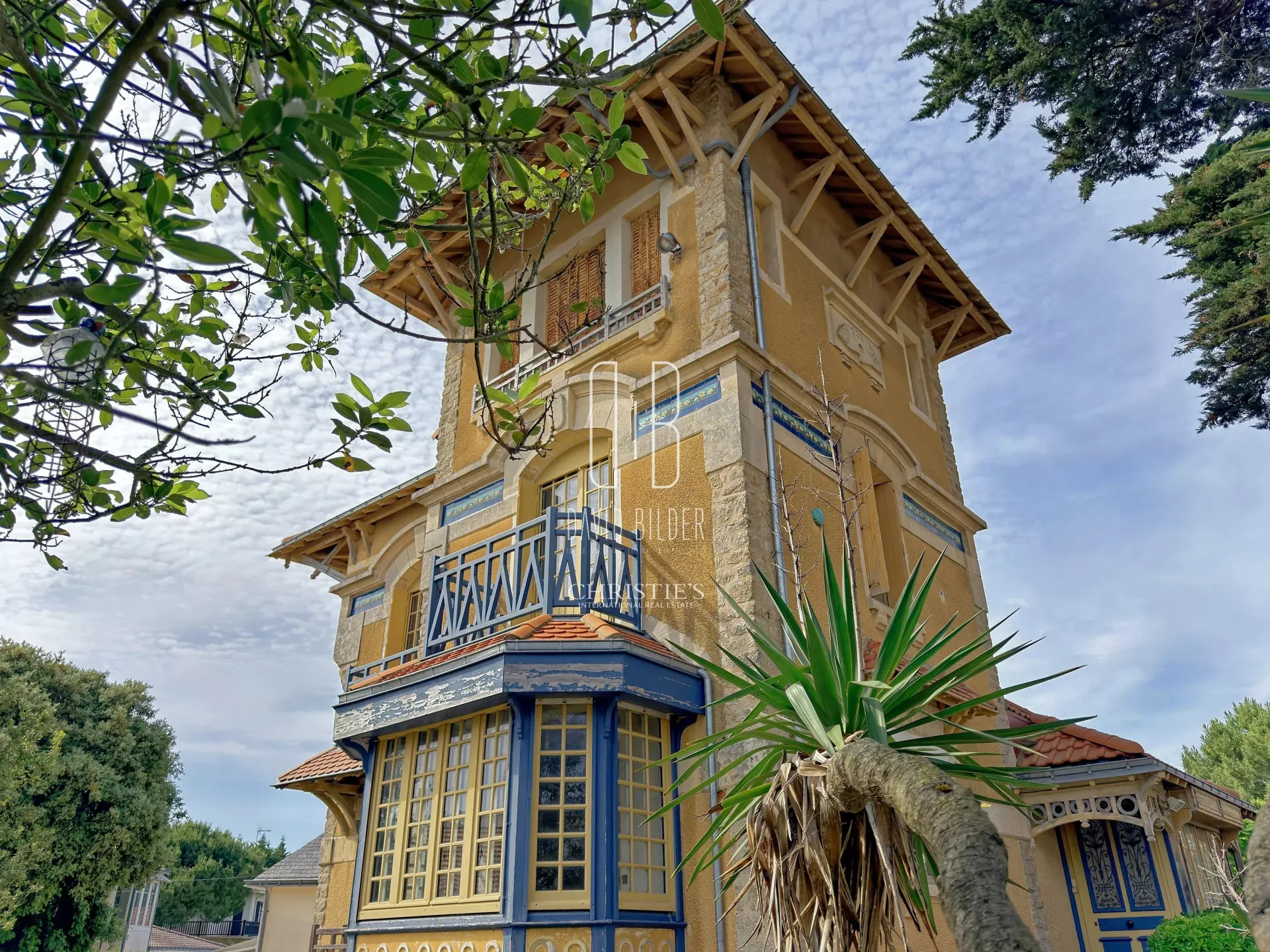 Historic 1914 Villa in La Baule-Benoît — 1