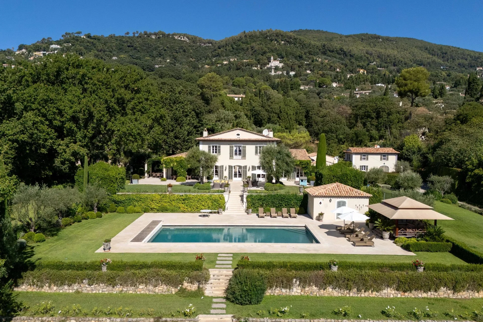Prestigious Villa Grasse Saint-Mathieu – 1.1 Hectares, Pool & Tennis Court — 1