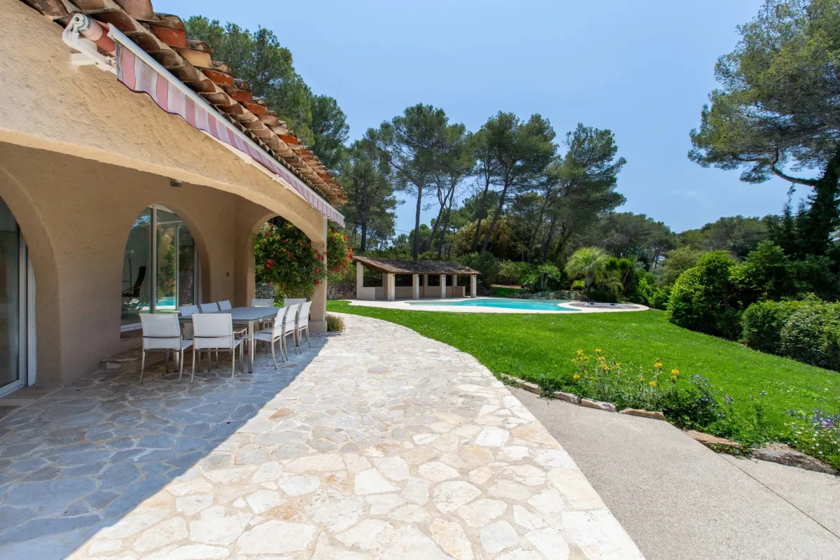 Prestigious Villa in Mouans-Sartoux with Panoramic Views of Château de Castellaras — 4
