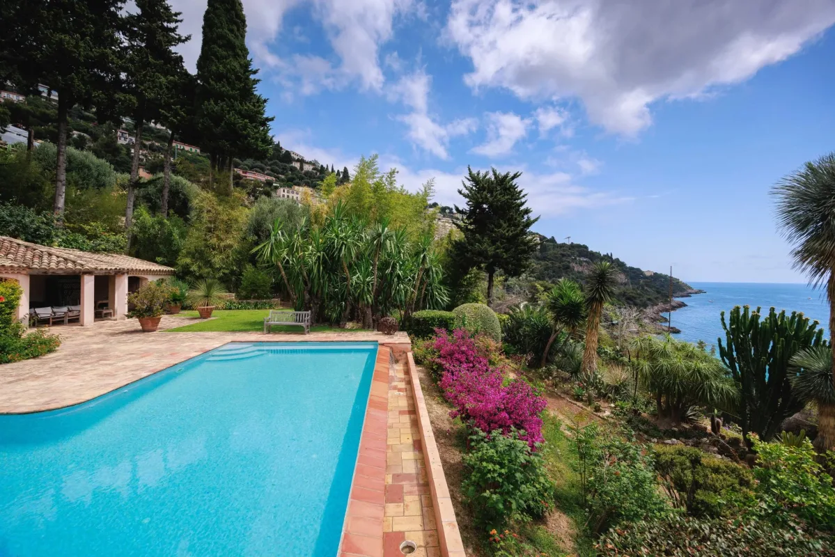 Prestigious Eighteenth-Century Villa Roquebrune-Cap-Martin with Mediterranean Views — 1
