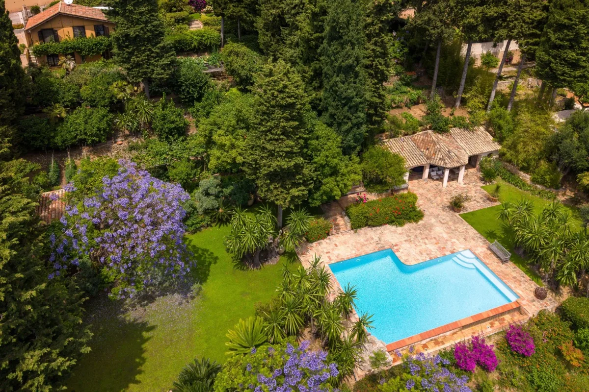 Prestigious Eighteenth-Century Villa Roquebrune-Cap-Martin with Mediterranean Views — 4