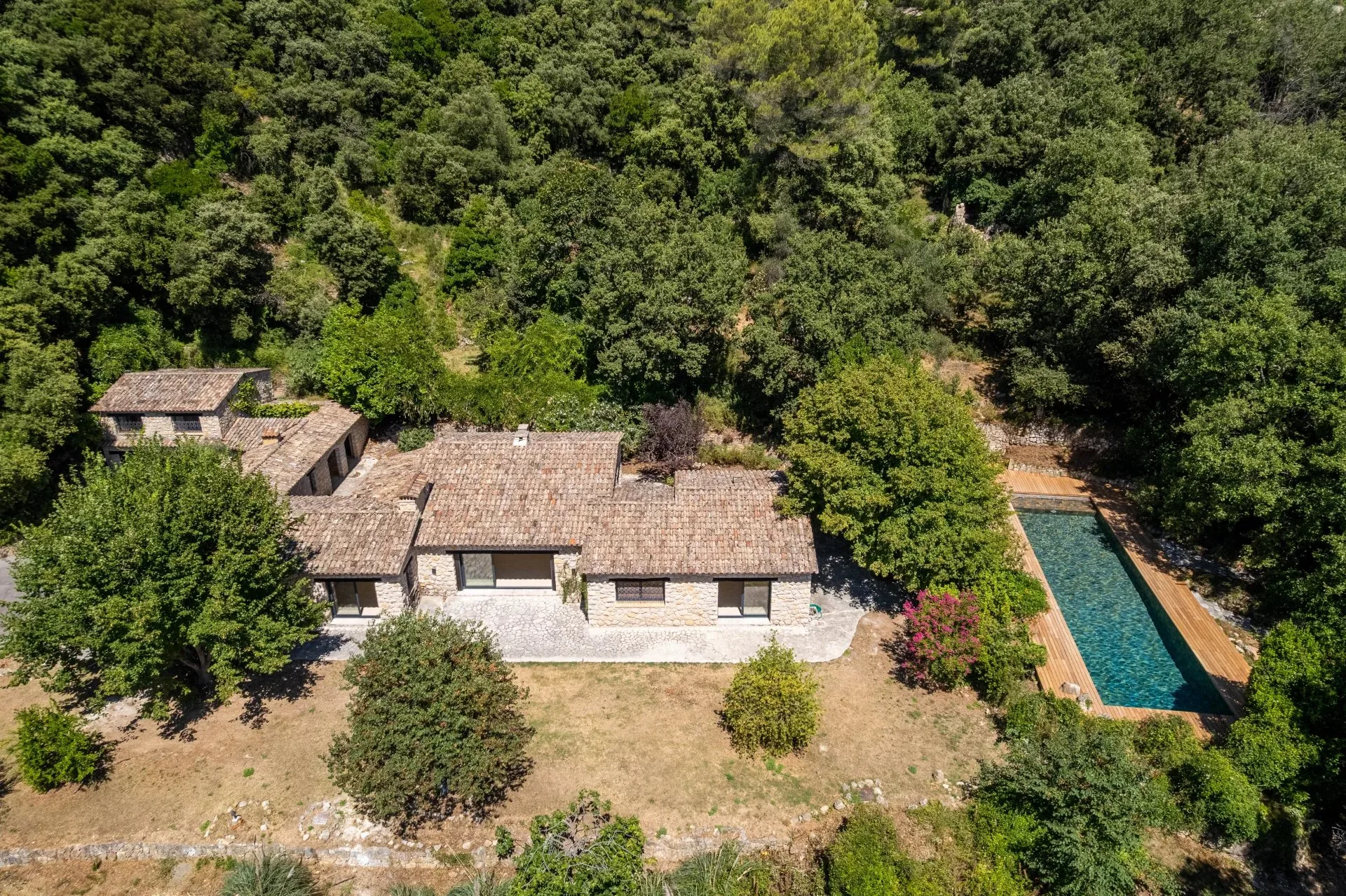 Prestigious Villa Le Tignet, 5 Bedrooms on 1.8 Hectares — 1