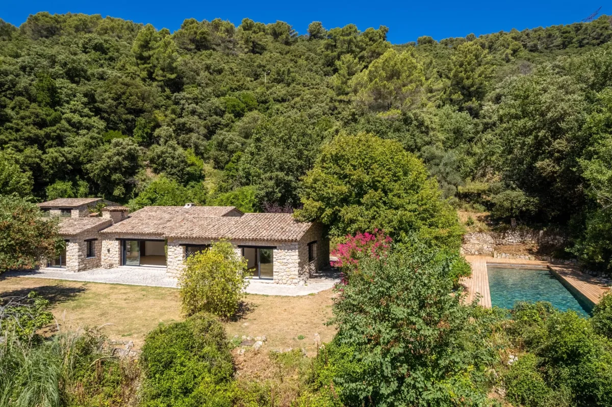 Prestigious Villa Le Tignet, 5 Bedrooms on 1.8 Hectares — 2
